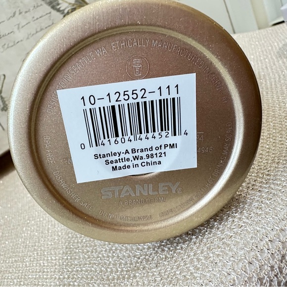 Stanley x Elf Honey Talks Gold 40 oz Flowstate Quencher H2.0 Tumbler Limited - Picture 8 of 12